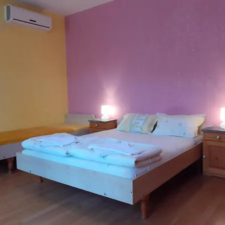 Roza - Casa de hóspedes Nesebar
