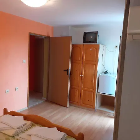 Casa de hóspedes Roza - 2*